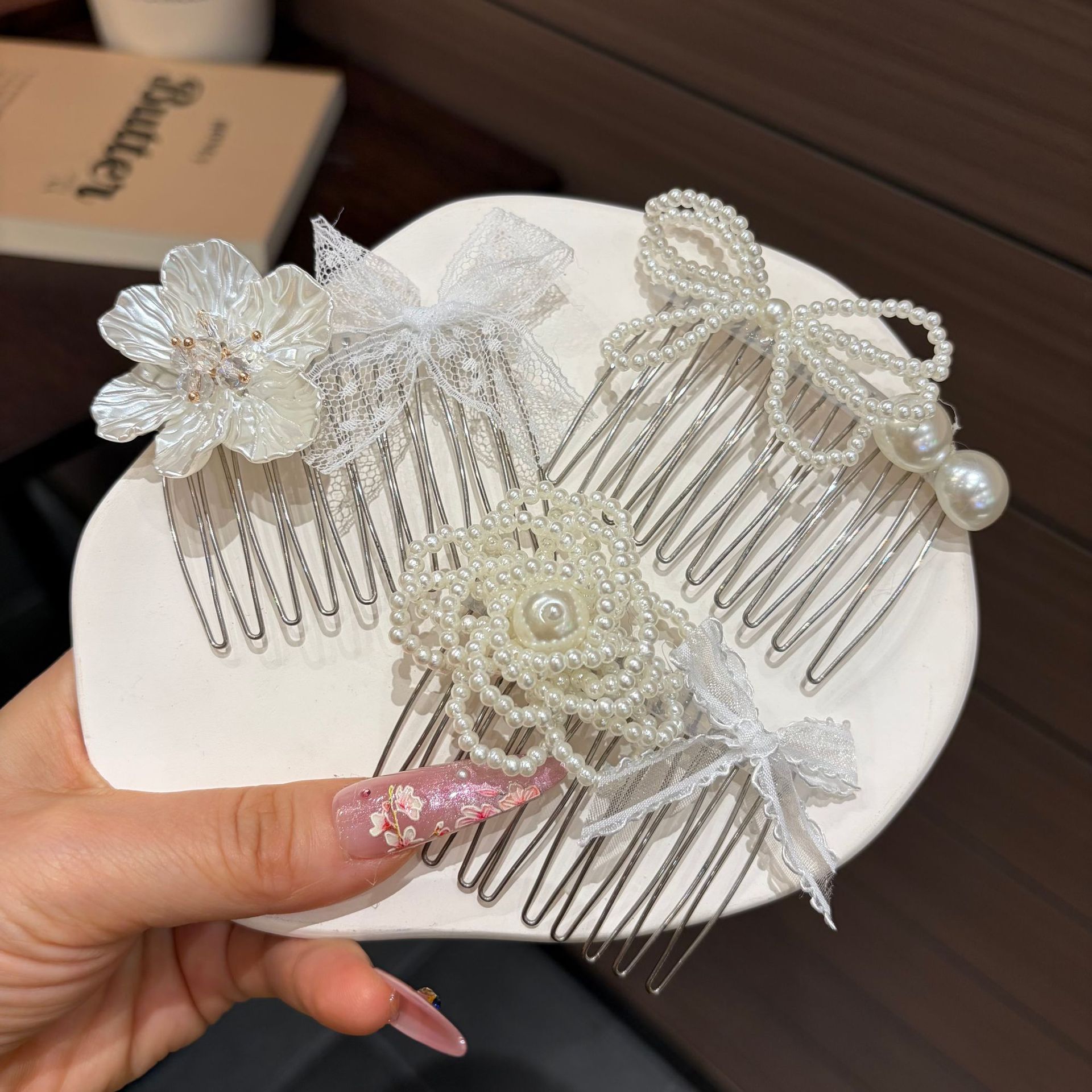 Women Accessories Trendy - Fashionable floral pearl upside-down comb for