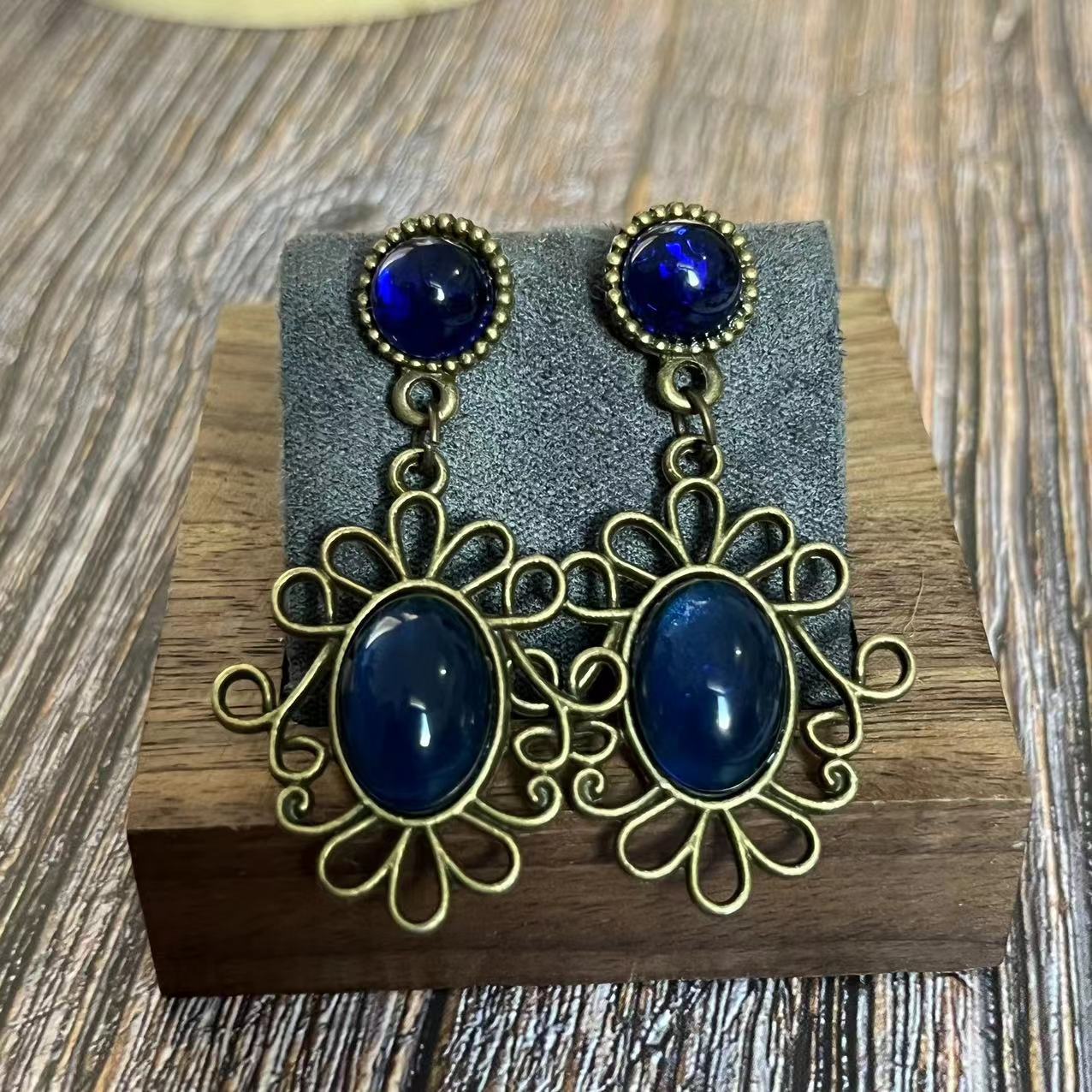 Historical Queen Anne Boleyn H - Women Accessories Earrings 评论和价格