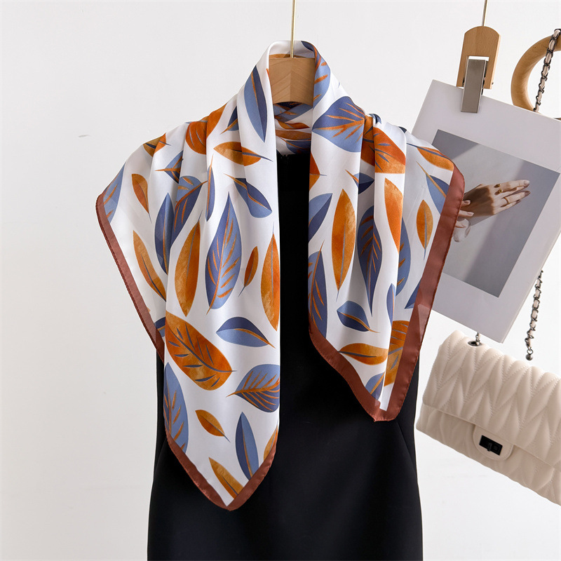 Luxury Brand Print 70cm Square - Silk Scarf Square 评论和价格