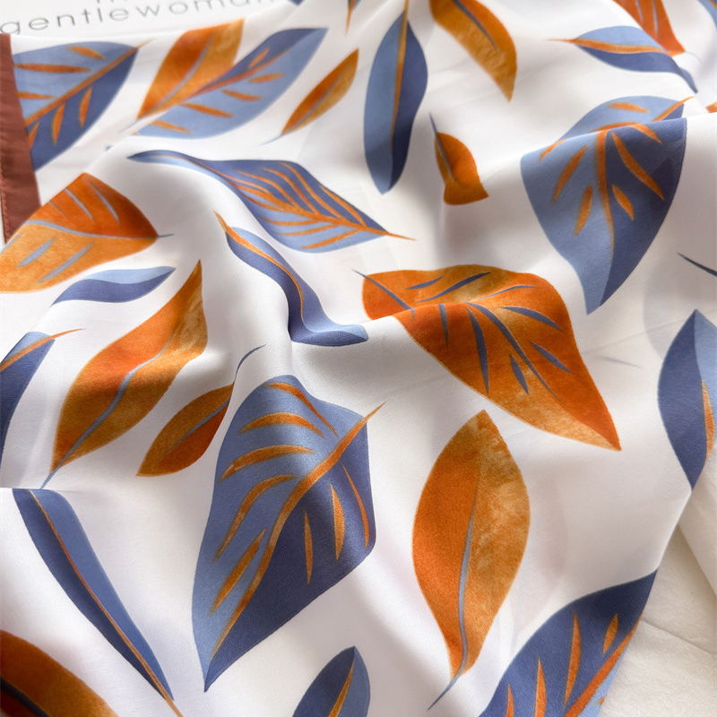Luxury Brand Print 70cm Square - Silk Scarf Square 评论和价格